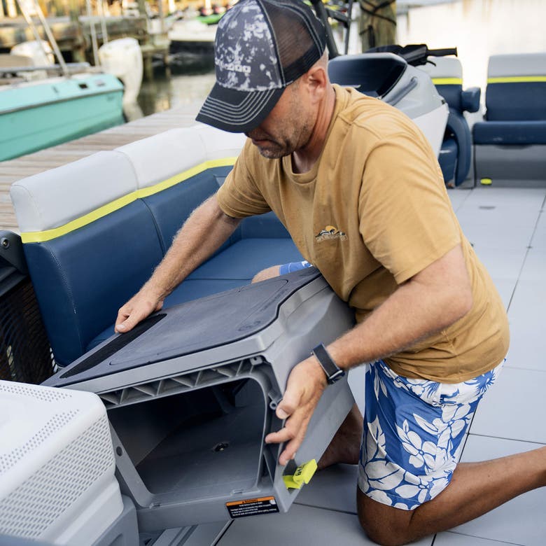 LinQ Modular Step for Switch Pontoon